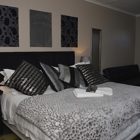 Two Bells Guest House Bloemfontein Exterior photo
