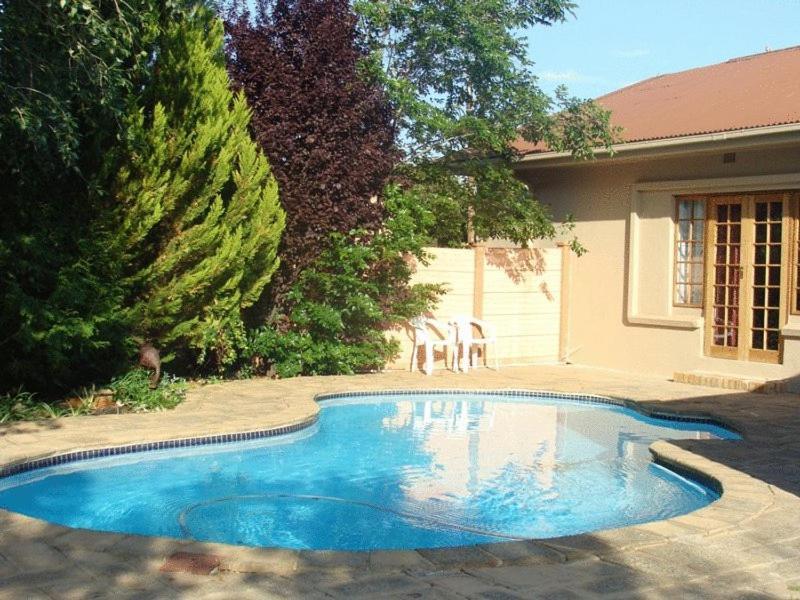 Two Bells Guest House Bloemfontein Exterior photo