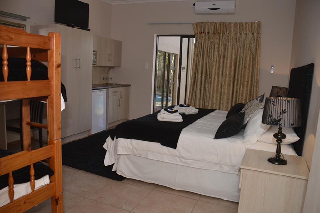 Two Bells Guest House Bloemfontein Room photo