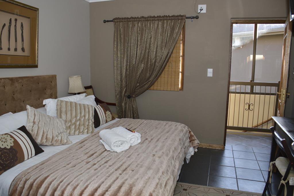 Two Bells Guest House Bloemfontein Exterior photo