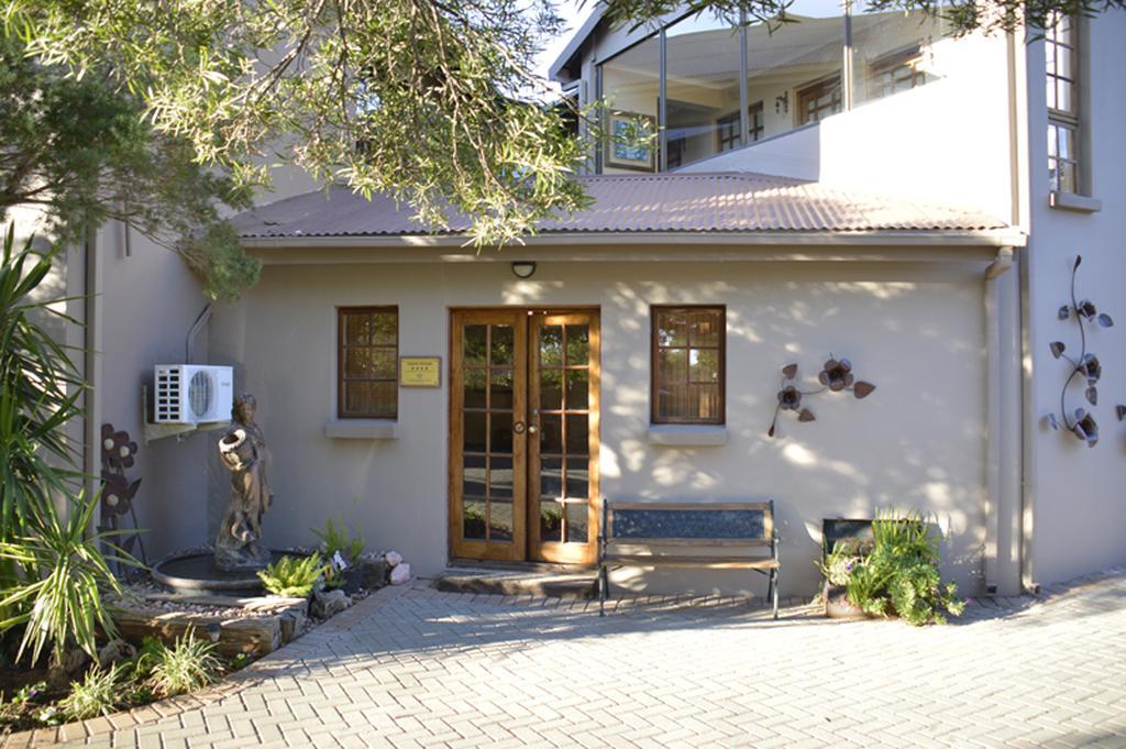 Two Bells Guest House Bloemfontein Exterior photo